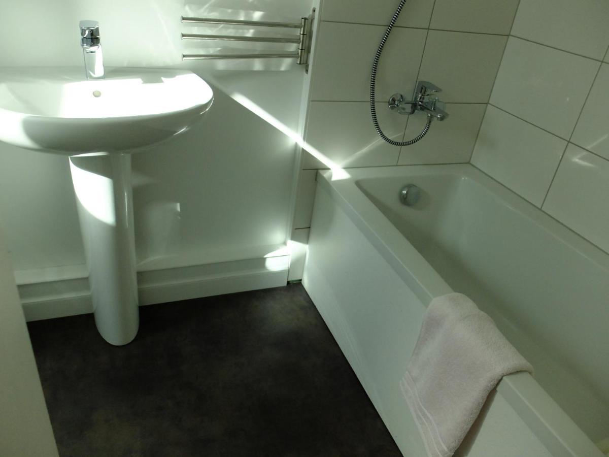 Bed and Breakfast De L'Autre Cote Garlin Exterior foto