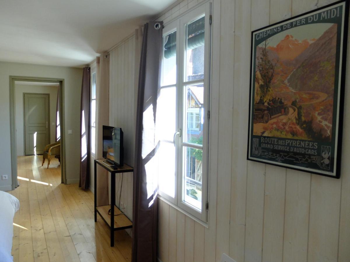 Bed and Breakfast De L'Autre Cote Garlin Exterior foto