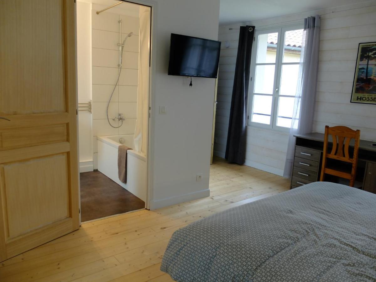 Bed and Breakfast De L'Autre Cote Garlin Exterior foto