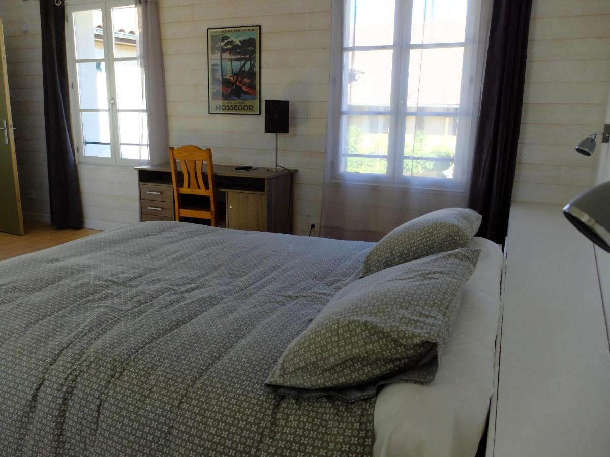 Bed and Breakfast De L'Autre Cote Garlin Exterior foto